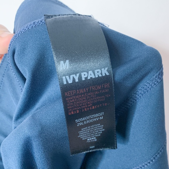 IVYPARK Navy Blue / dark Teal Cropped Logo a leggings with Red Trim Size Medium - Picture 11 of 12